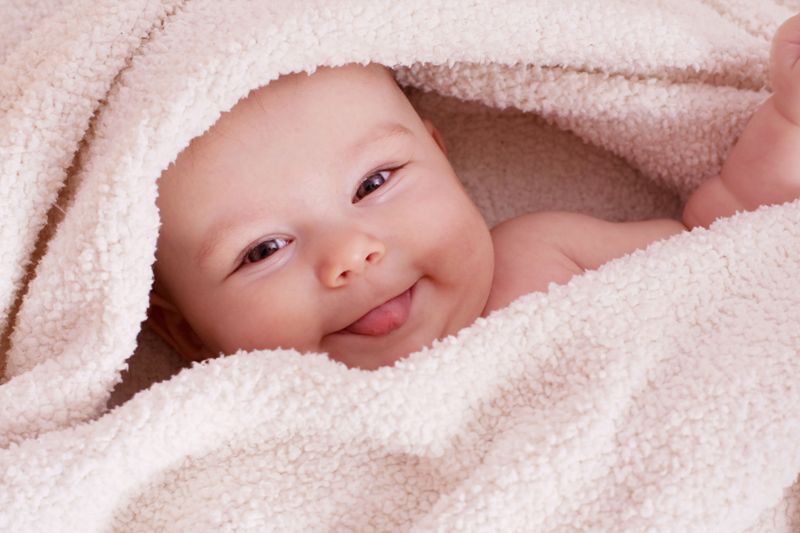 Giữ môi trường xung quanh bé sạch sẽ, độ ẩm thích hợp để giúp bé sớm hết mụn 