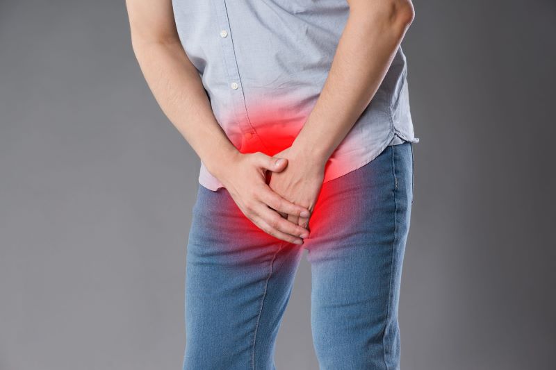 Viêm tinh hoàn có thể gây ra các cơn đau tinh hoàn, bụng dưới