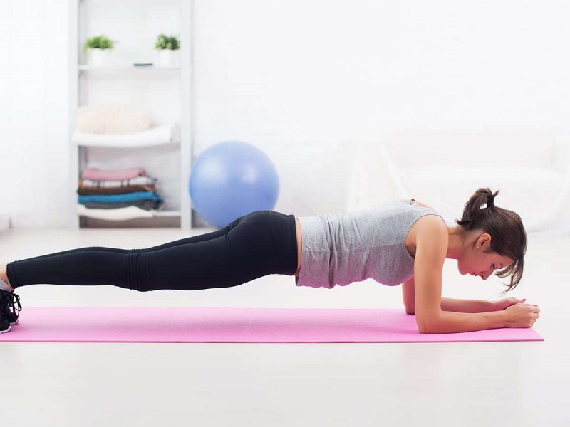 Có nên tập plank trước hay sau khi ăn để giảm mỡ bụng hiệu quả?
