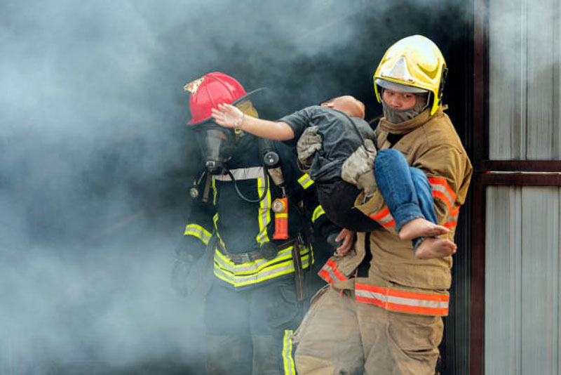 Sau khi thoát khỏi hỏa hoạn, bệnh nhân có thể gặp phải tình trạng bỏng đường hô hấp