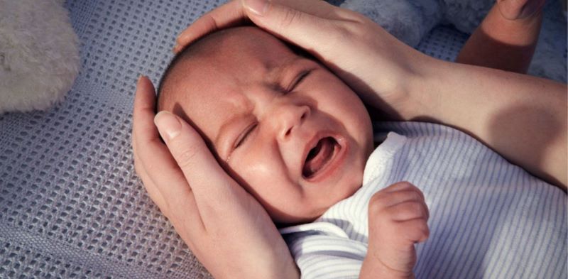 Trẻ sơ sinh khóc nhiều về đêm có thể là biểu hiện sinh lý bình thường
