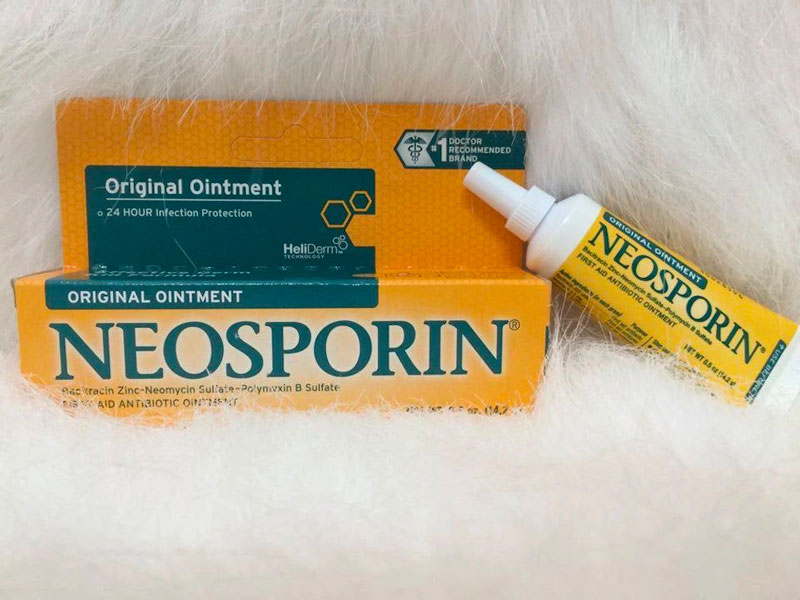 Neosporin là một trong những loại thuốc mỡ được sử dụng phổ biến hiện nay