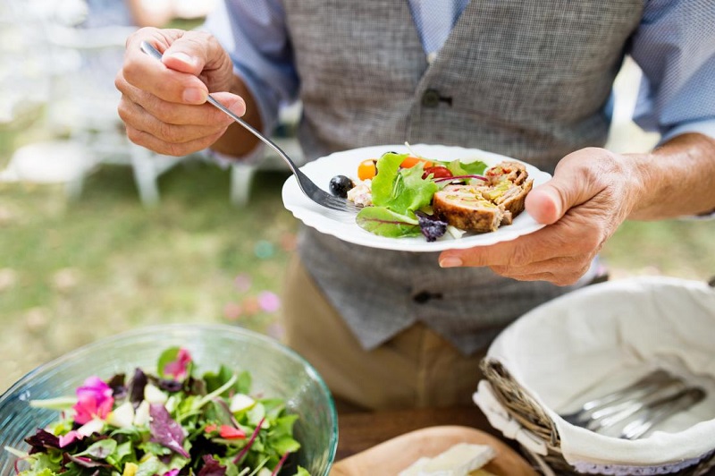 Ăn thành nhiều bữa nhỏ có thể tránh hiện tượng đường huyết tăng đột ngột
