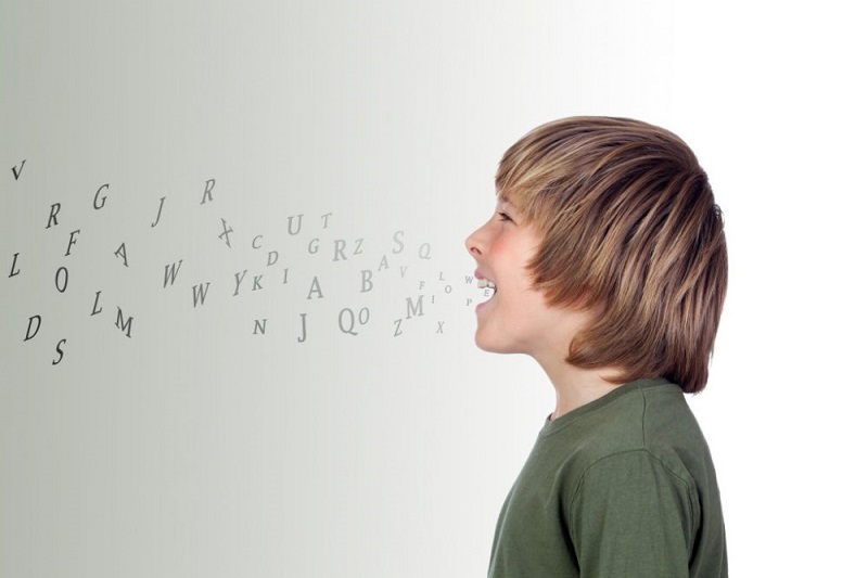 Trẻ phát triển ngôn ngữ tương ứng với sự phát triển thể chất, trí não