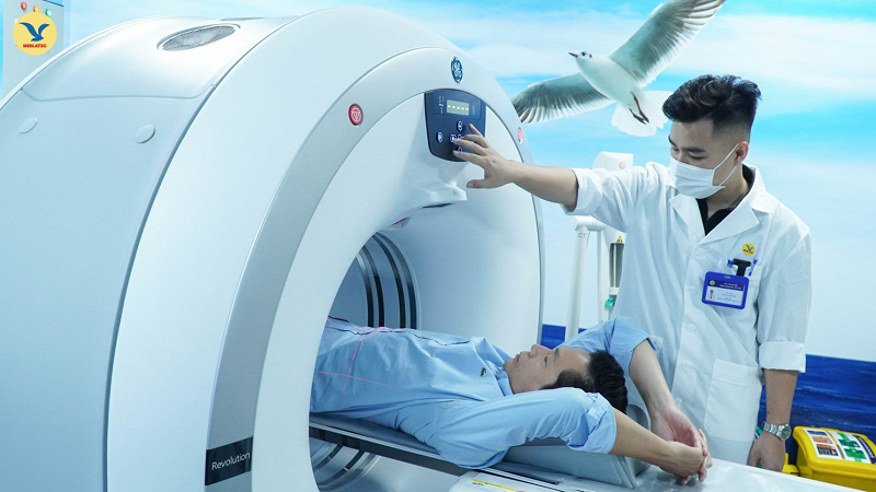 Khách hàng đang thực hiện chụp MRI tại MEDLATEC