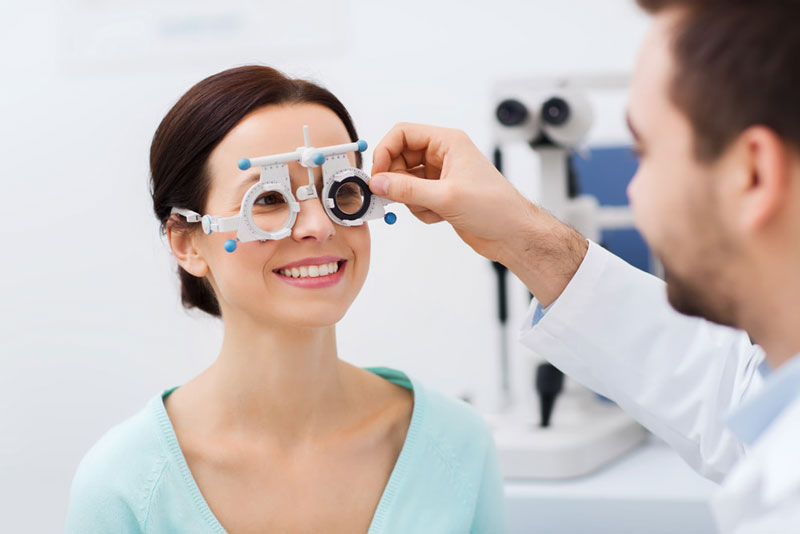 Bệnh nhân nên đi kiểm tra sức khỏe mắt thường xuyên