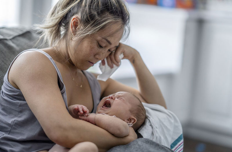Trầm cảm sau sinh có ảnh hưởng tới sức khỏe của mẹ và em bé không?
