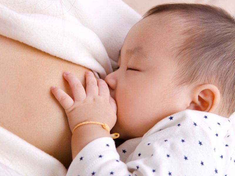 Sữa mẹ giúp cải thiện vàng da ở trẻ 
