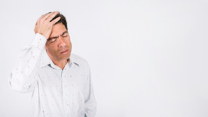 Severe headache is one of the 7 warning signs of an impending stroke a week in advance