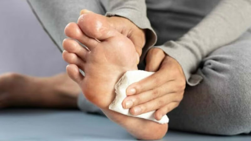 Sử dụng thuốc trị mồ hôi tay chân có hiệu quả không là chủ đề được quan tâm