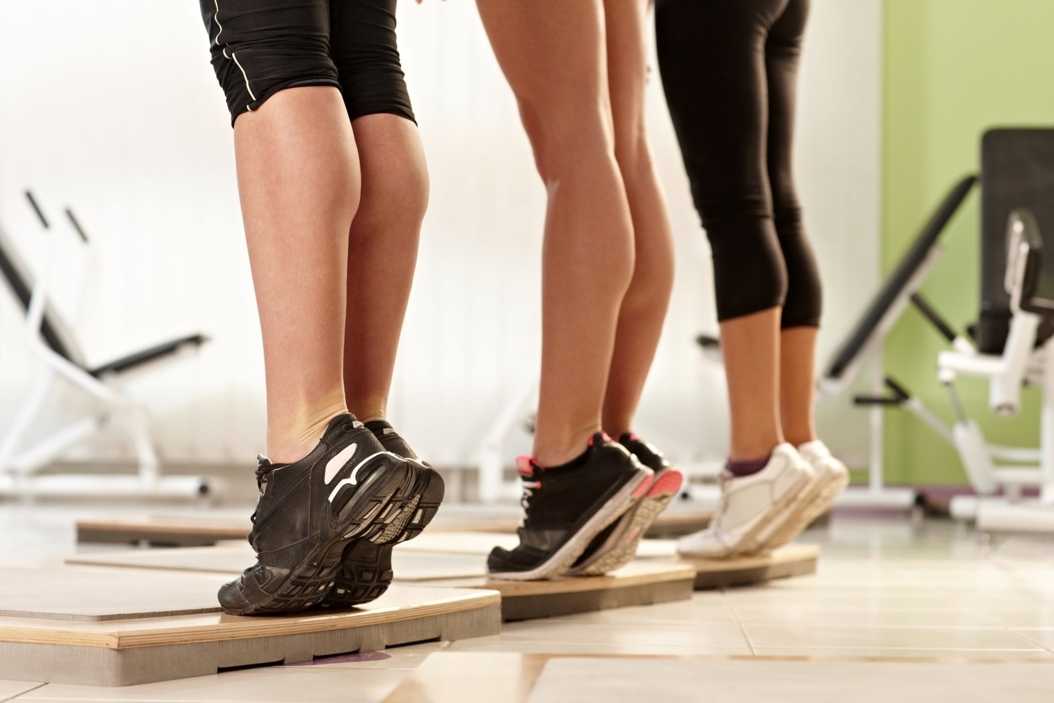 Nguyên nhân bị căng cơ bắp chân cũng là do người bệnh thường xuyên vận động, tập luyện quá sức