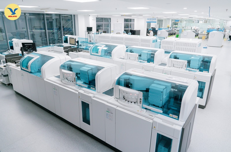 Phòng xét nghiệm trang bị máy móc hiện đại của MEDLATEC - nơi thực hiện các xét nghiệm gen Bình Phước 