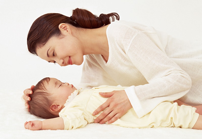 Những nguyên nhân gây ra tình trạng thở nhanh ở em bé sơ sinh?
