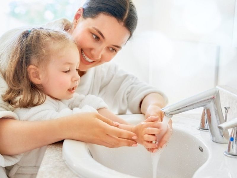 Rửa tay sạch sẽ giúp phòng ngừa bệnh tay chân miệng ở trẻ