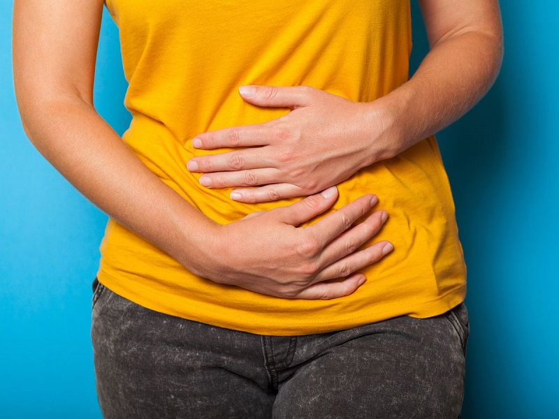 Đau bụng là một trong những triệu chứng của tắc ruột cơ năng