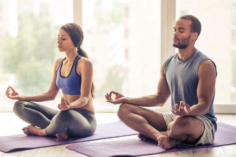 Thiền và yoga giúp giảm căng thẳng, giảm mồ hôi tay