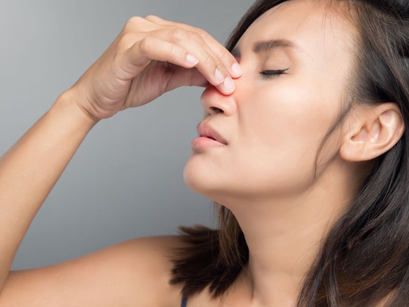 Nghẹt mũi có thể điều trị bằng phương pháp bấm huyệt 