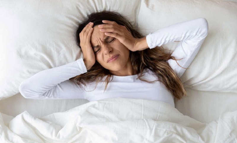 Cơn đau cơ xơ hóa thường kéo dài triền miên khiến người bệnh mệt mỏi, mất ngủ