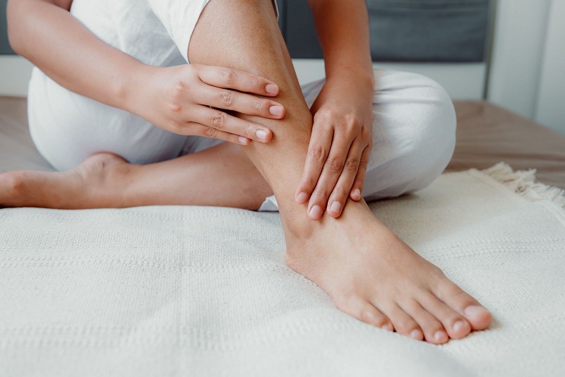 Làm thế nào để kiểm soát cảm giác bỏng rát ở bàn chân và cẳng chân?
