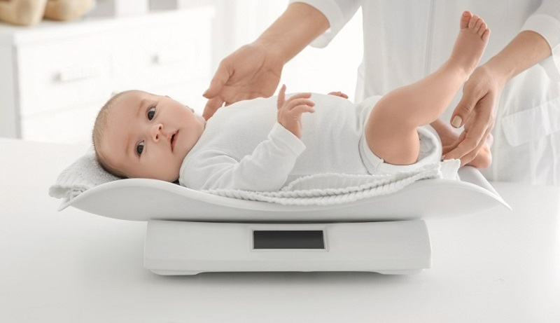 Thời gian đầu sau khi chào đời có thể xảy ra hiện tượng trẻ sơ sinh bị sụt cân sinh lý