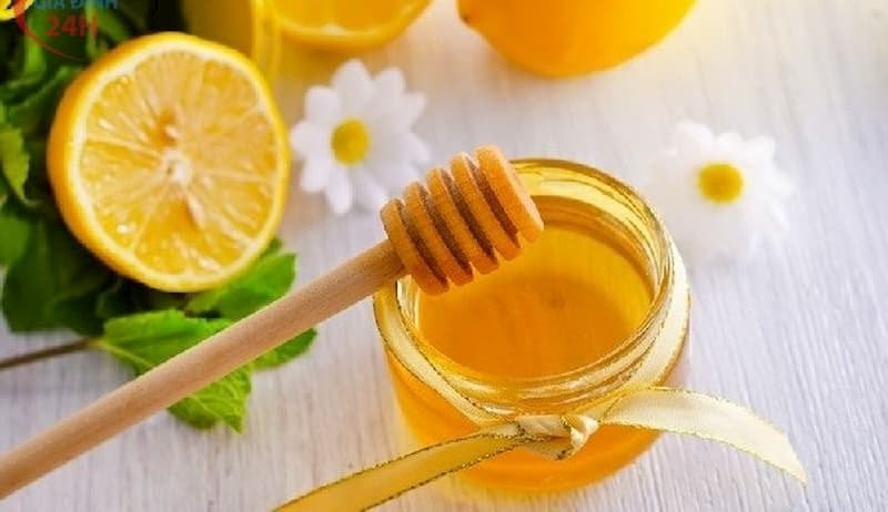 Cách trị mụn bằng mật ong và chanh giúp tiêu diệt mụn và se khít lỗ chân lông hiệu quả