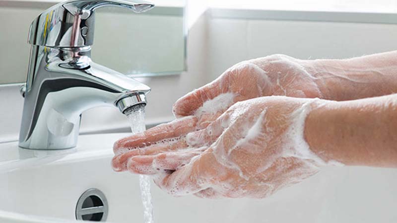 Chỉ nên rửa tay bằng xà phòng khi cần thiết để tránh làm mất độ ẩm tự nhiên của da