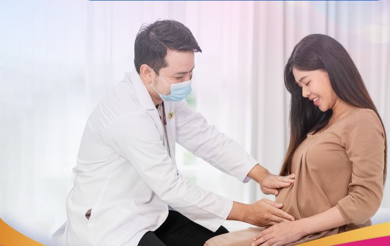Thăm khám để được bác sĩ chuyên khoa tư vấn chế độ chăm sóc mẹ bầu phù hợp