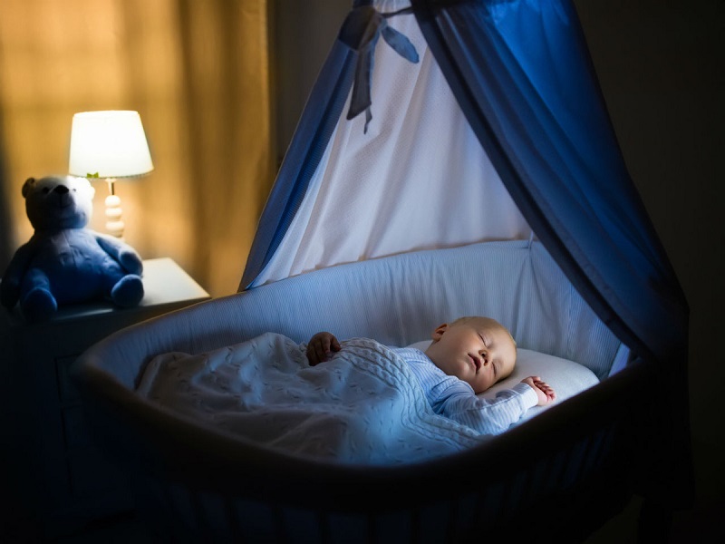 Thiết lập thói quen về giờ ngủ và môi trường ngủ an toàn sẽ giúp bé có giấc ngủ chất lượng