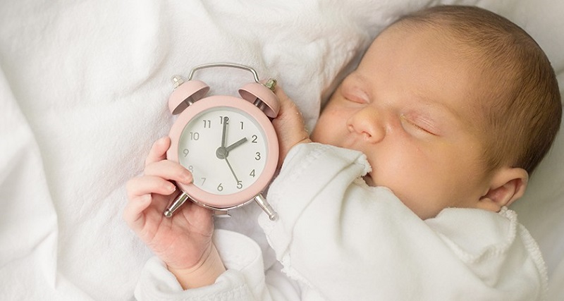 Có giấc ngủ khung giờ cố định vừa tạo nếp sinh hoạt khoa học vừa cung cấp năng lượng cho các hoạt động ban ngày của bé
