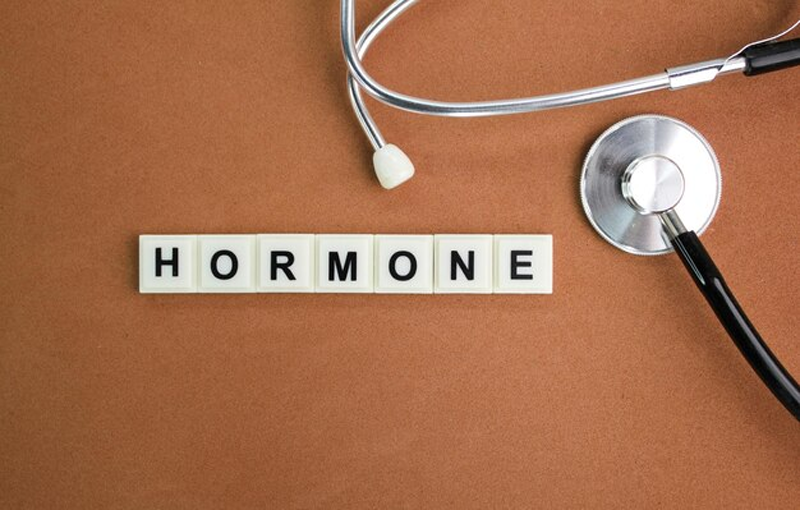 Trẻ suy giáp bẩm sinh điều trị như thế nào? Đó là dùng hormone thay thế