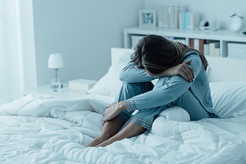 Đau đầu mất ngủ là hai hiện tượng liên hệ mật thiết, có thể gây suy giảm sức khỏe