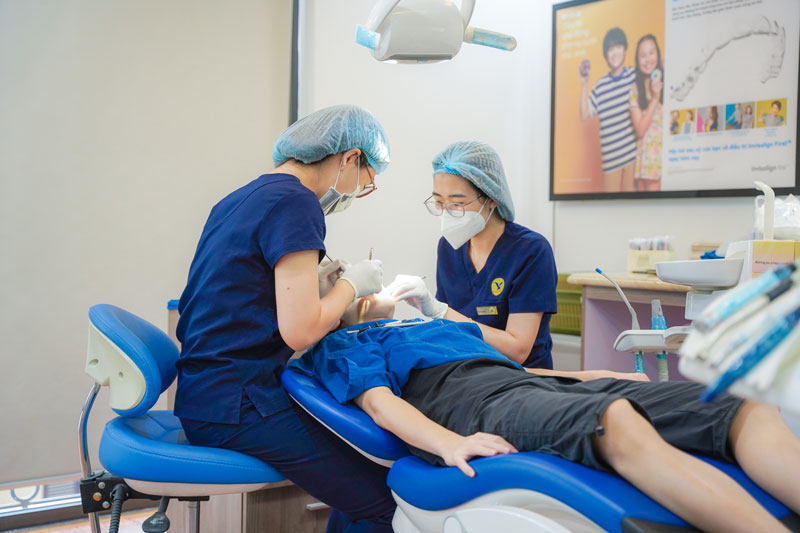 Trồng răng Implant yêu cầu kỹ thuật điều trị phức tạp 