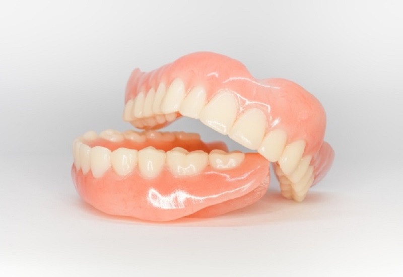 Hàm tháo lắp là biện pháp khắc phục tình trạng mất răng toàn hàm đầu tiên