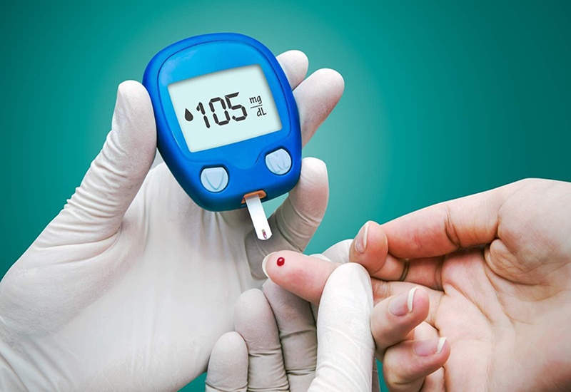 Người bệnh cần thường xuyên theo dõi chỉ số đường huyết