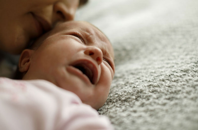Tại sao trẻ sơ sinh nhịp thở nhanh và làm thế nào để giảm