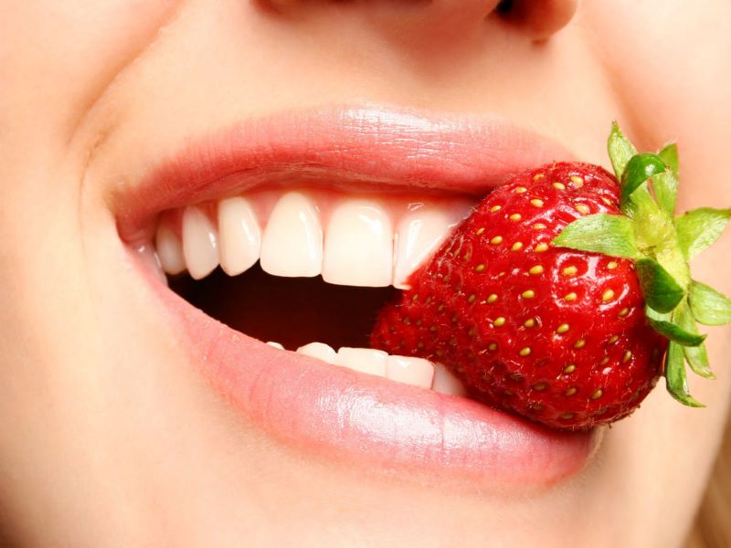 Xây dựng chế độ ăn uống khoa học và phù hợp sau khi làm răng sứ