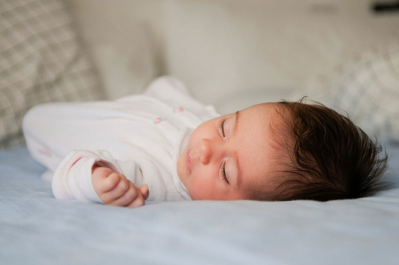 Trẻ sơ sinh dành phần lớn thời gian để ngủ