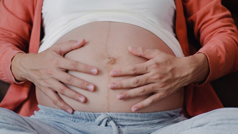 Dựa vào đặc điểm đường lông ở bụng bầu để dự đoán giới tính thai nhi
