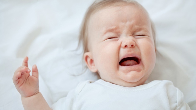 Trẻ quấy khóc không chịu ngủ có thể là do nguyên nhân sinh lý 