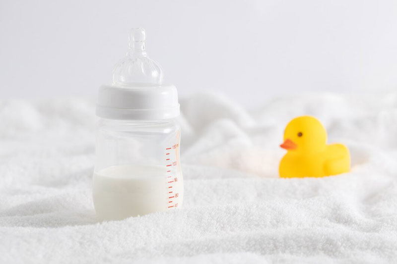 Ba mẹ nên tìm hiểu và chọn sữa công thức phù hợp với trẻ