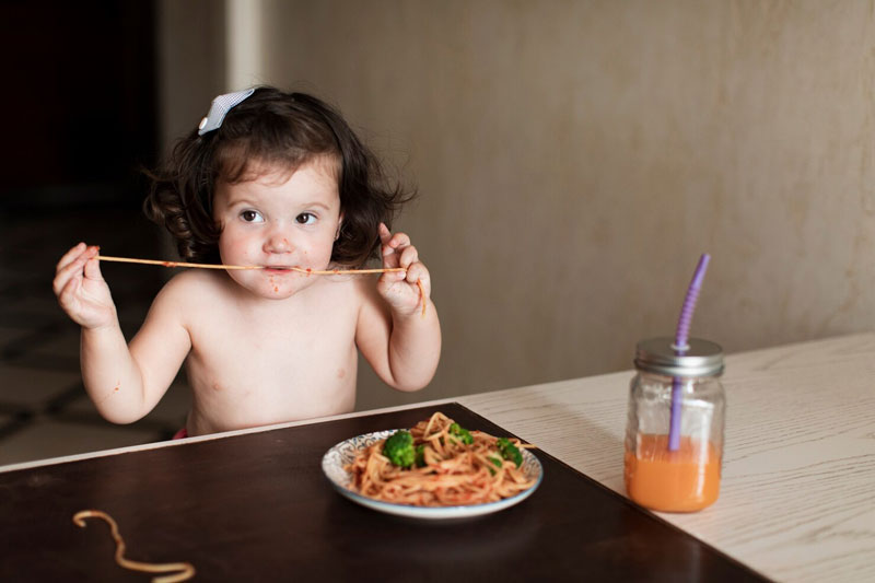 Trẻ từ 1 - 6 tuổi thường biếng ăn và mải chơi