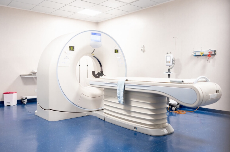 Nhân viên y tế sẽ hướng dẫn chi tiết từng khâu trong quá trình chụp MRI 