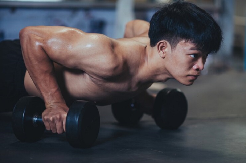 Tập tạ có thể kích thích sản sinh testosterone