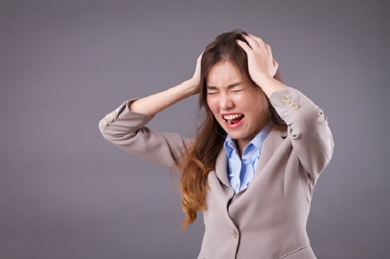 Tác động của âm thanh quá lớn có thể gây nên hiện tượng đau đầu ù tai