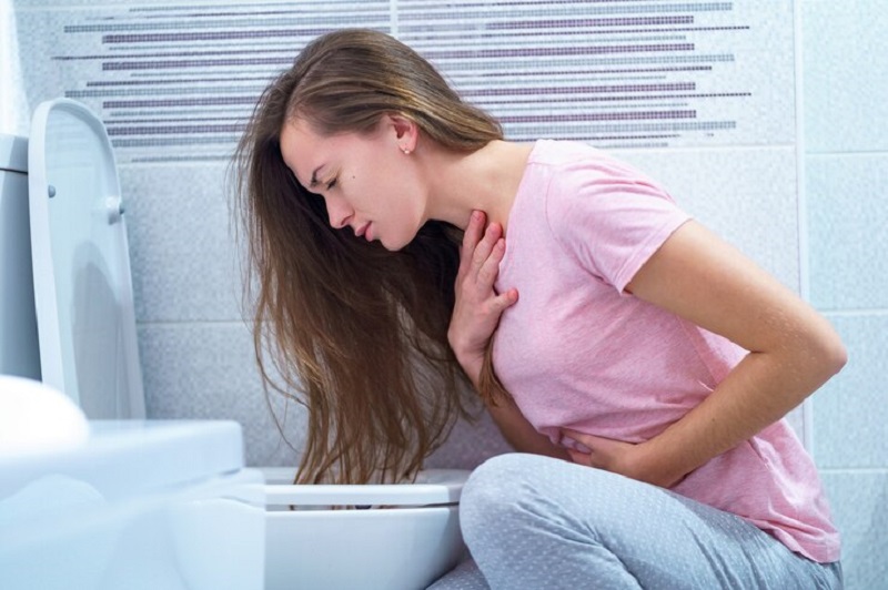 Người bị rối loạn tiêu hóa rất dễ đau bụng, đi ngoài nhiều lần và buồn nôn