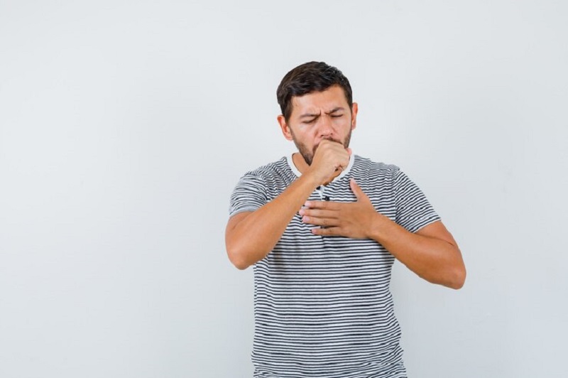 Bệnh nhân bị phổi tắc nghẽn mạn tính thường ho nhiều vào buổi sáng và cảm thấy <a href='https://medlatec.vn/tu-dien-benh-ly/kho-tho-srOPg'  title ='khó thở'>khó thở</a>