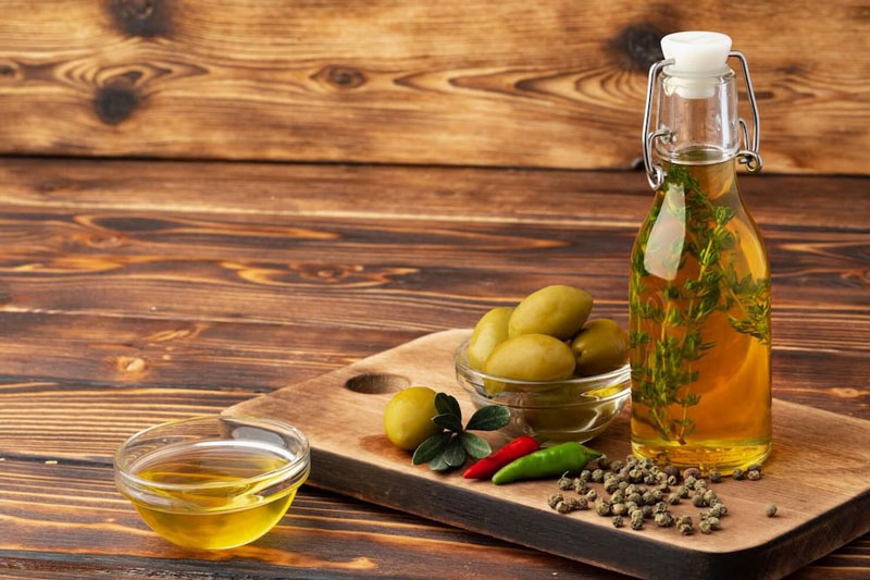 Thay thế dầu olive trong bữa ăn hàng ngày giúp cân bằng cholesterol tốt