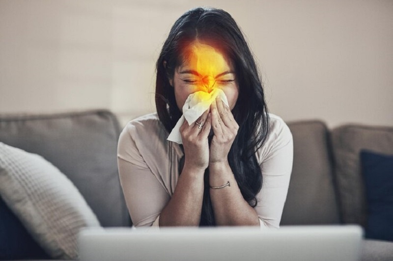 Viêm xoang gây nên tình trạng sổ mũi, đau nhức hốc xoang khiến người bệnh mệt mỏi