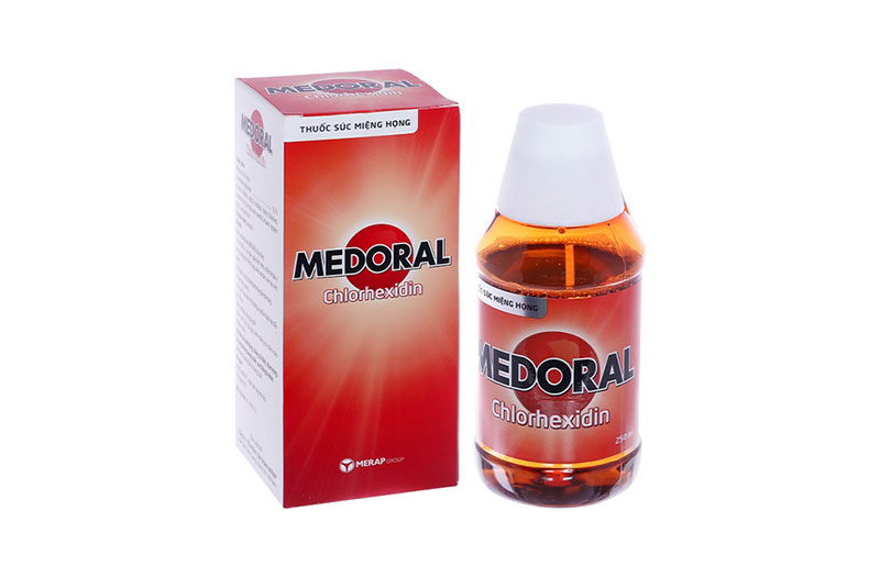 Medoral súc họng đóng gói thành từng chai với dung tích 250mg