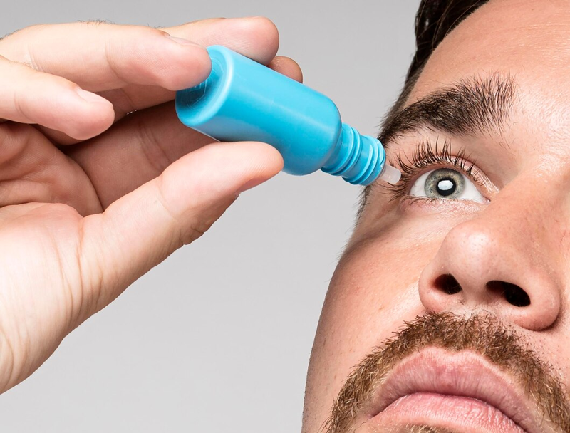 Nhỏ mắt với nước muối sinh lý Natri Clorid 0,9% để phòng ngừa đau mắt đỏ